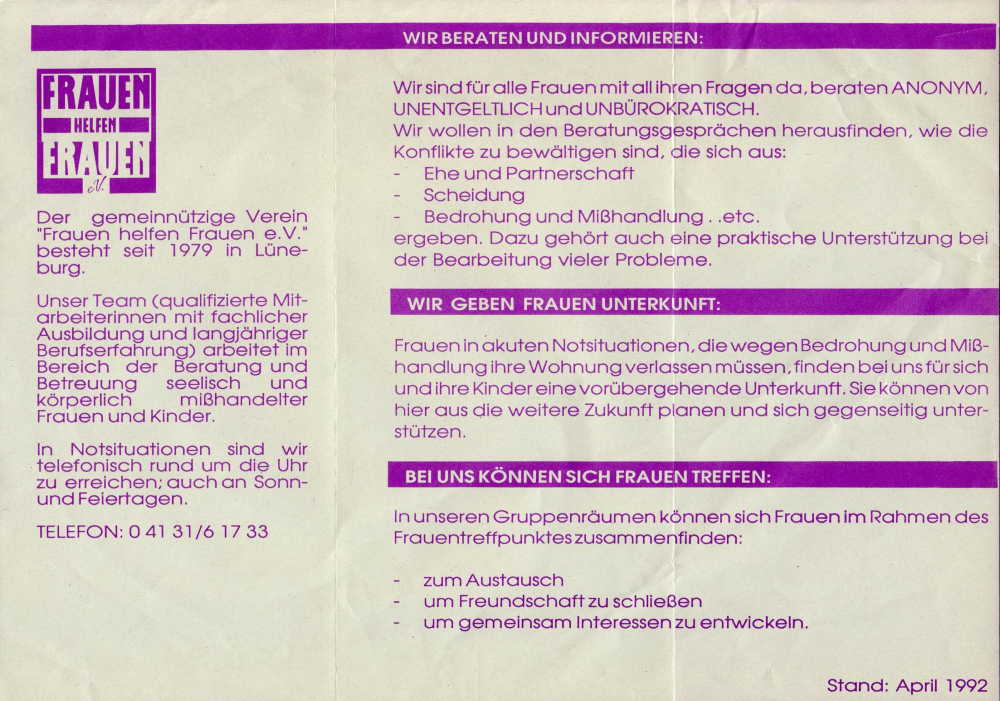 Auf dem Bild ist eine Seite des Flyers zu sehen, den der Verein Frauen helfen Frauen Lüneburg im April 1992 veröffentlicht hat. Auf dem Flyer informiert der Verein über seine Angebote des Frauenhauses und der Frauenberatung.